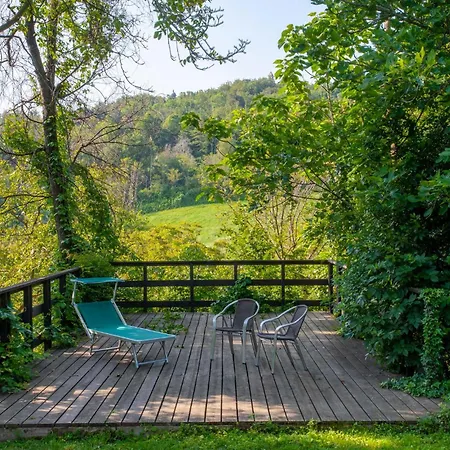 Awesome In Roncosambaccio With Kitchen Holiday home