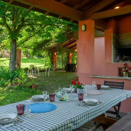 Awesome In Roncosambaccio With Kitchen