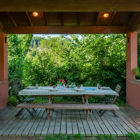 Сasa de vacaciones Awesome In Roncosambaccio With Kitchen Trebbiantico