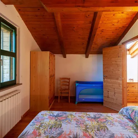 Awesome In Roncosambaccio With Kitchen Сasa de vacaciones