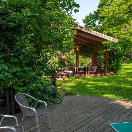 Сasa de vacaciones Awesome In Roncosambaccio With Kitchen